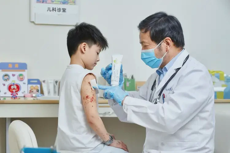 兒童手臂上長濕疹能徹底自愈嗎(圖3)