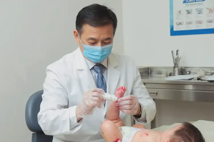 寶寶腳上偶爾起濕疹能夠徹底治愈嗎(圖3)