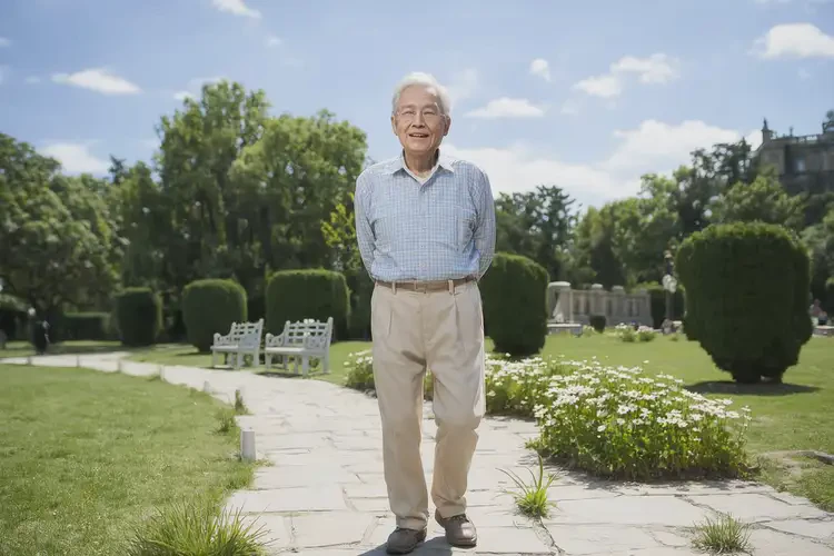 老年人四肢经常长湿疹不管它会自己痊愈吗(图1)