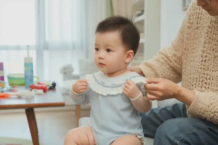 嬰幼兒脖子長濕疹不管它會自己痊愈嗎(圖2)