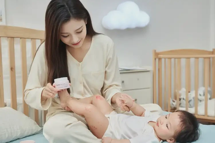 寶寶大腿上經(jīng)常起濕疹不管它會(huì)自己自愈嗎(圖3)