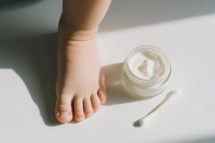 小孩腳上偶爾長(zhǎng)濕疹可不可以徹底自愈(圖1)