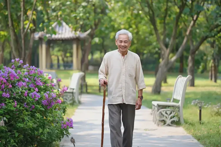 老人全身容易起濕疹能夠徹底治愈嗎(圖1)