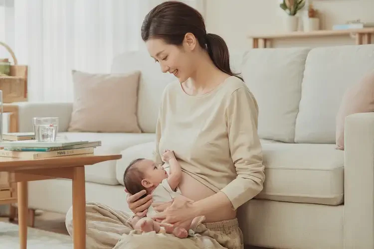 哺乳期媽媽脖子上經(jīng)常起濕疹不管它會(huì)自己痊愈嗎(圖1)