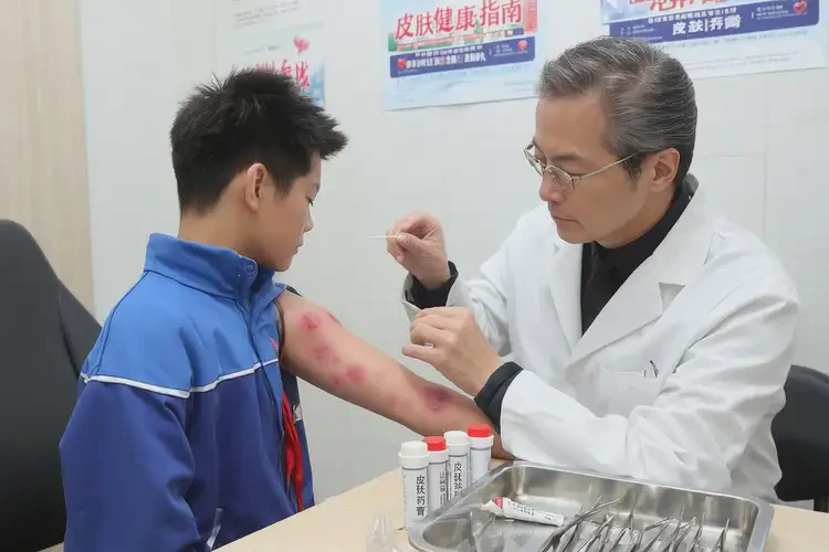 中學(xué)生身上偶爾長濕疹能徹底自愈嗎(圖2)