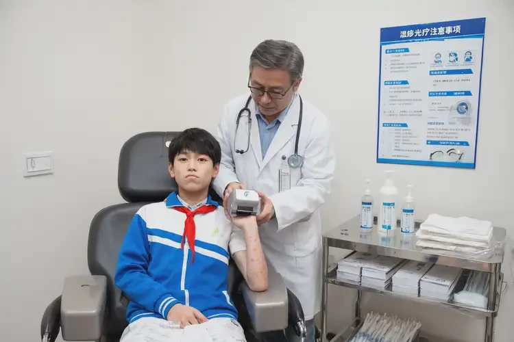 中學(xué)生屁股容易長(zhǎng)濕疹能徹底自愈嗎(圖1)