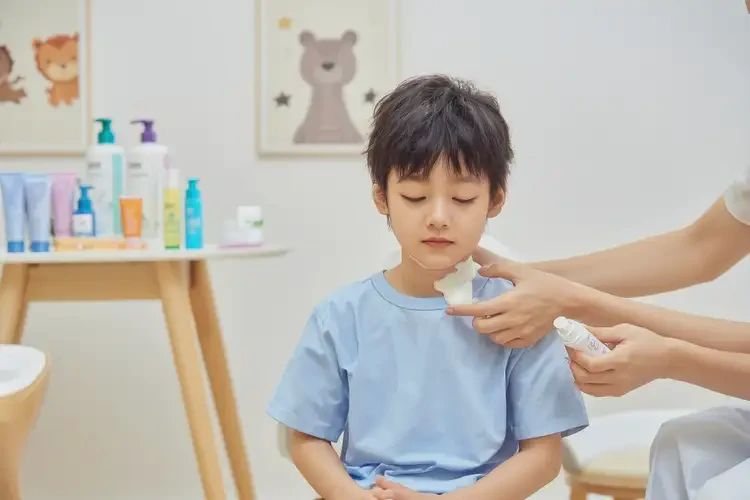 小孩脖子上經(jīng)常長濕疹可以徹底自愈嗎(圖3)