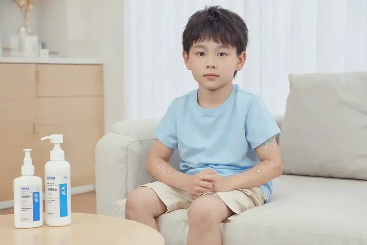 小孩手臂容易起濕疹不管它會自己好嗎(圖1)