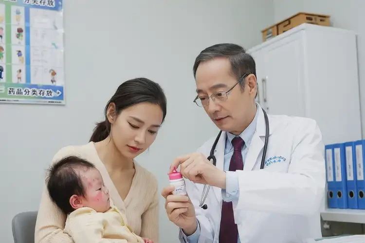 嬰幼兒脖子上有濕疹不管它會(huì)自己自愈嗎(圖2)