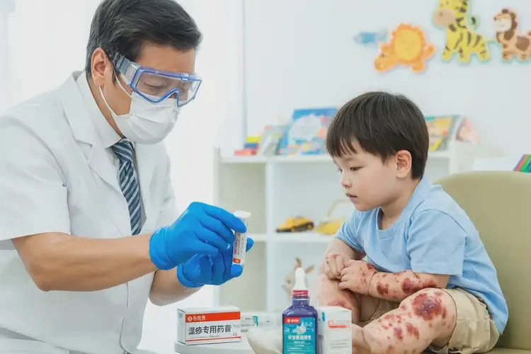 小孩手臂長濕疹能靠自己自愈嗎(圖1)