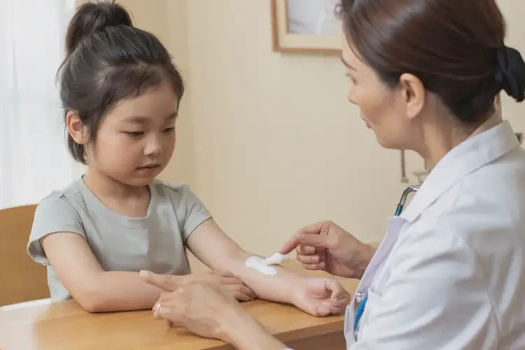 小孩手臂上偶爾起濕疹能徹底自愈嗎(圖2)