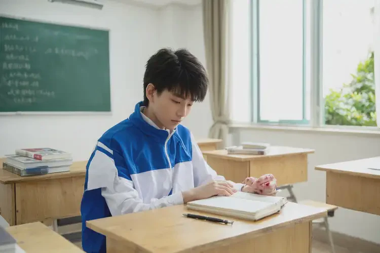 中學生身上偶爾起濕疹能靠自己自愈嗎(圖1)