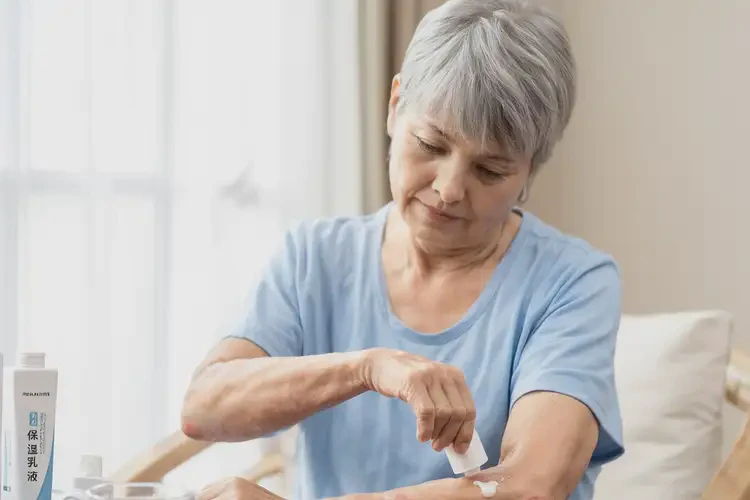老人手臂起濕疹能靠自己自愈嗎(圖2)