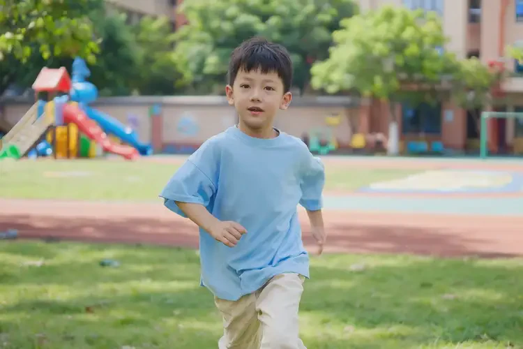 小學生小腿上經(jīng)常長濕疹能夠徹底治愈嗎(圖1)