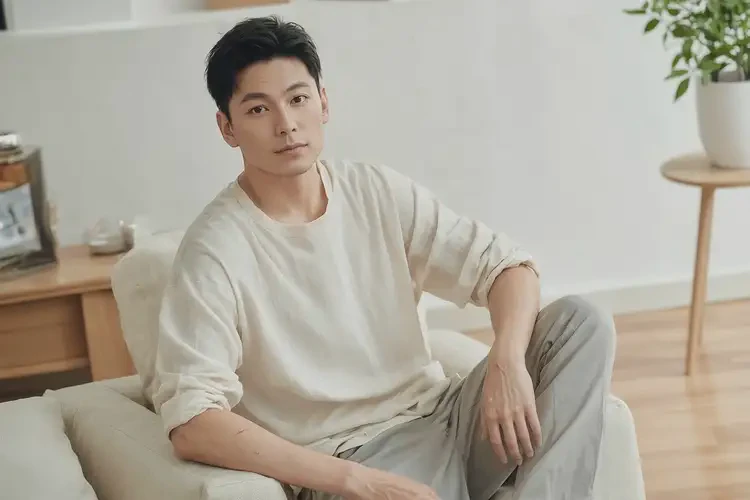 青年人手臂上出濕疹能夠徹底治愈嗎(圖1)