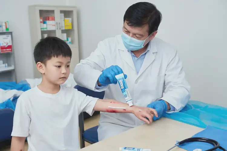 孩子手臂上出濕疹不管它會(huì)自己自愈嗎(圖3)