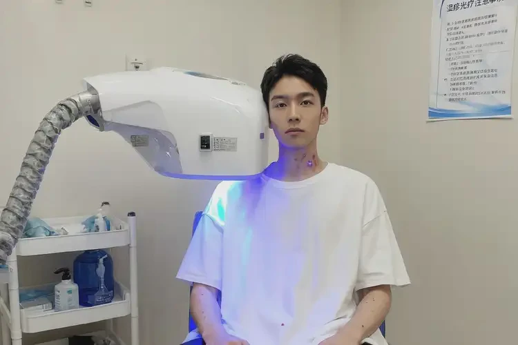 青年人脖子上有濕疹不管它會自己好嗎(圖1)