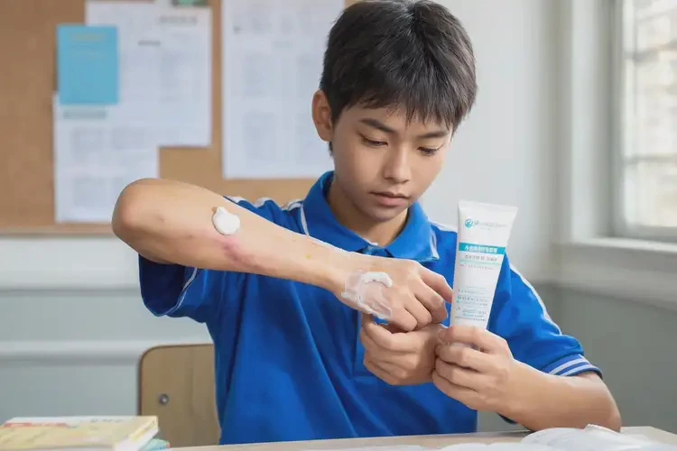 中學生手臂上長濕疹不管它會自己好嗎(圖2)