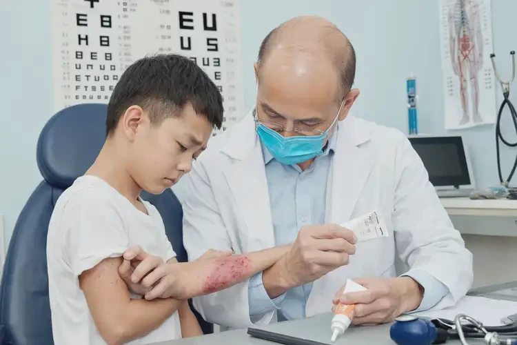 少兒面部經(jīng)常長濕疹能靠自己自愈嗎(圖3)