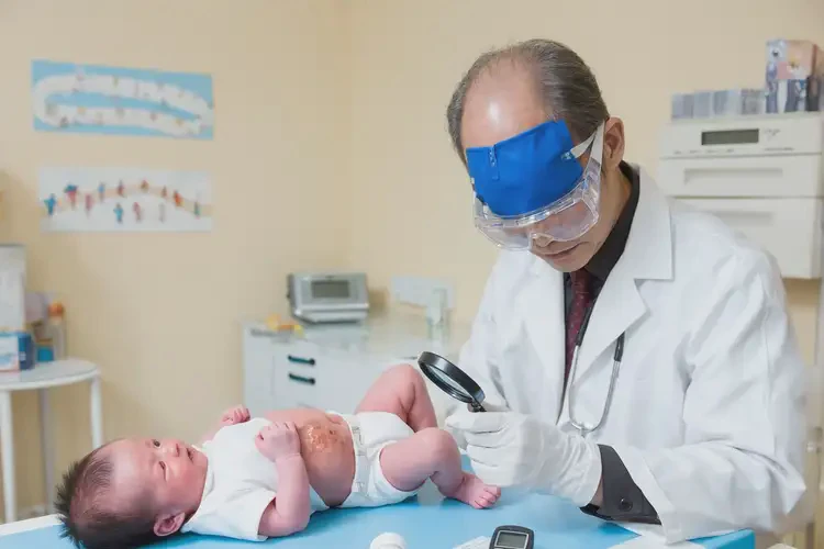 新生兒肚子上長(zhǎng)濕疹可以徹底自愈嗎(圖1)