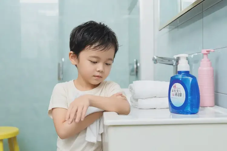 小兒手臂上容易長(zhǎng)濕疹可以徹底自愈嗎(圖2)