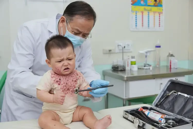 婴幼儿脖子出现湿疹可不可以彻底自愈(图2)