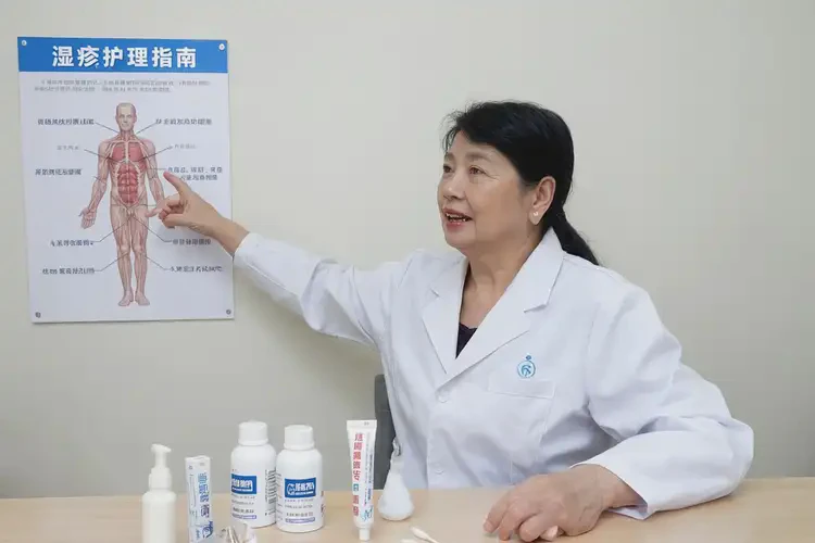 男生四肢容易起濕疹不管它會(huì)自己自愈嗎(圖3)