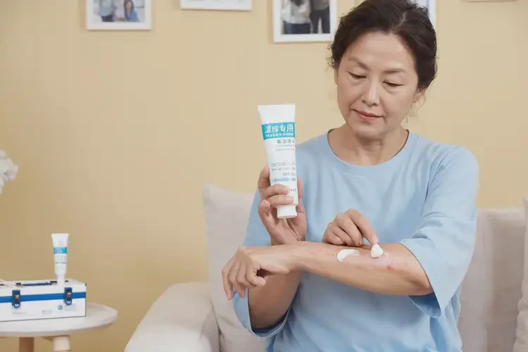 女性臉上出濕疹能徹底自愈嗎(圖3)