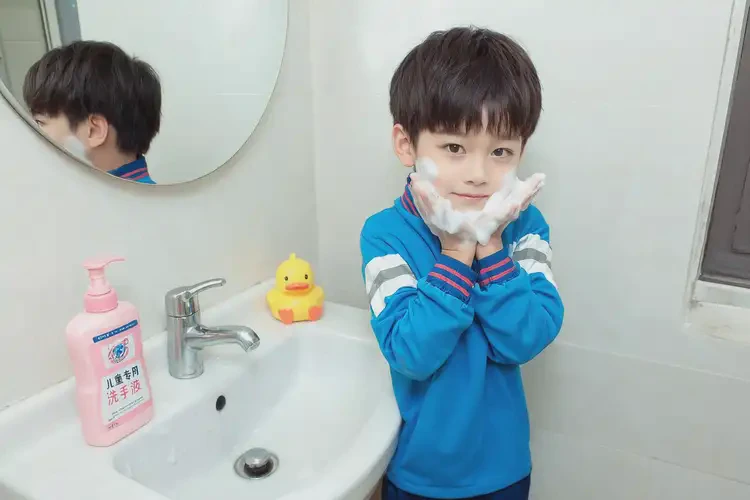 小學(xué)生面部容易起濕疹可以徹底自愈嗎(圖3)