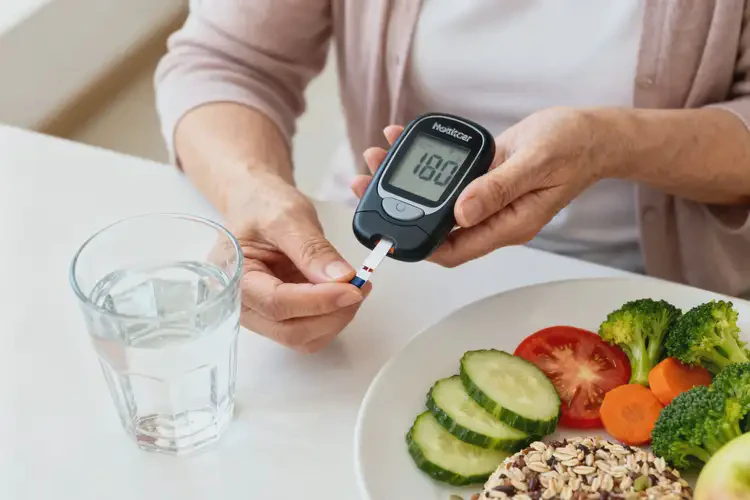 更年期女性餐后血糖12點(diǎn)8是糖尿病嗎(圖1)