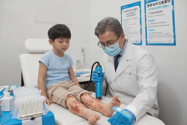 少兒小腿容易長(zhǎng)濕疹不管它會(huì)自己好嗎(圖1)