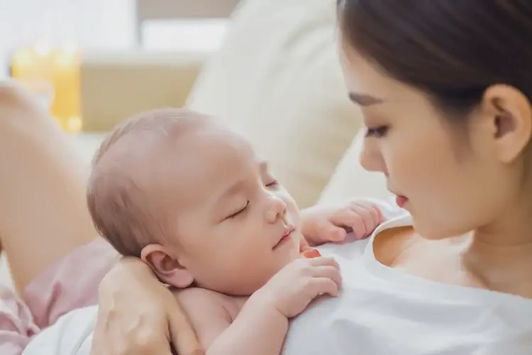 新生兒面部經常起濕疹不管它會自己痊愈嗎(圖1)