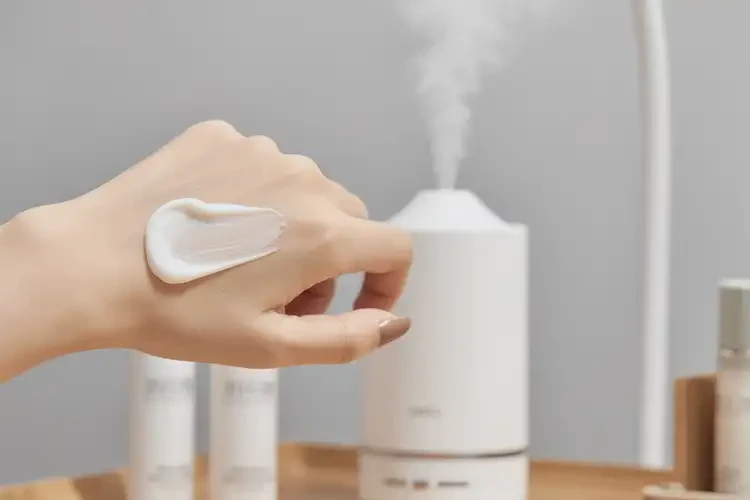 女生手臂出现湿疹不管它会自己好吗(图2)