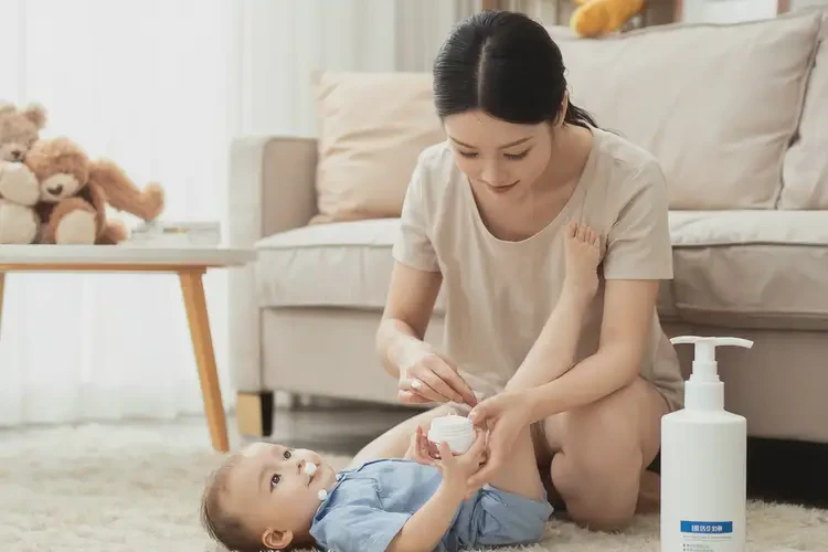 孩子大腿經(jīng)常長濕疹不管它會自己好嗎(圖1)