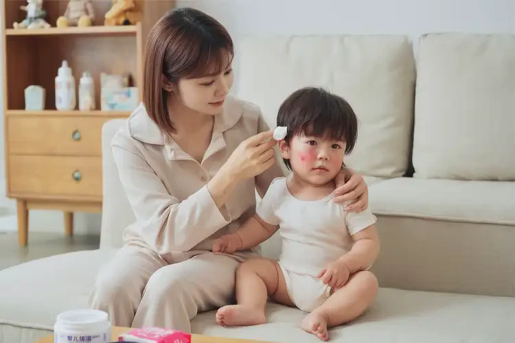 幼兒脖子上有濕疹能靠自己自愈嗎(圖3)