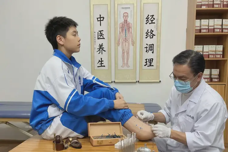中學生大腿經常起濕疹能夠徹底治愈嗎(圖1)
