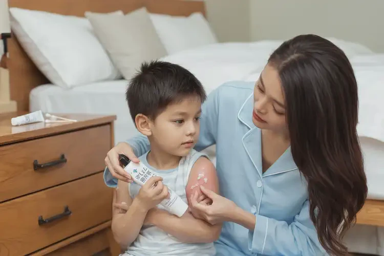 小孩手臂上有濕疹可以徹底自愈嗎(圖3)