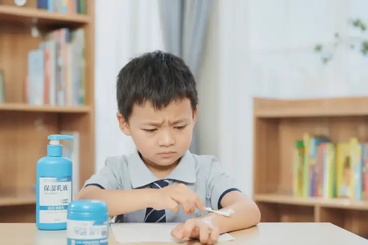 小學(xué)生手臂出現(xiàn)濕疹不管它會自己自愈嗎(圖2)