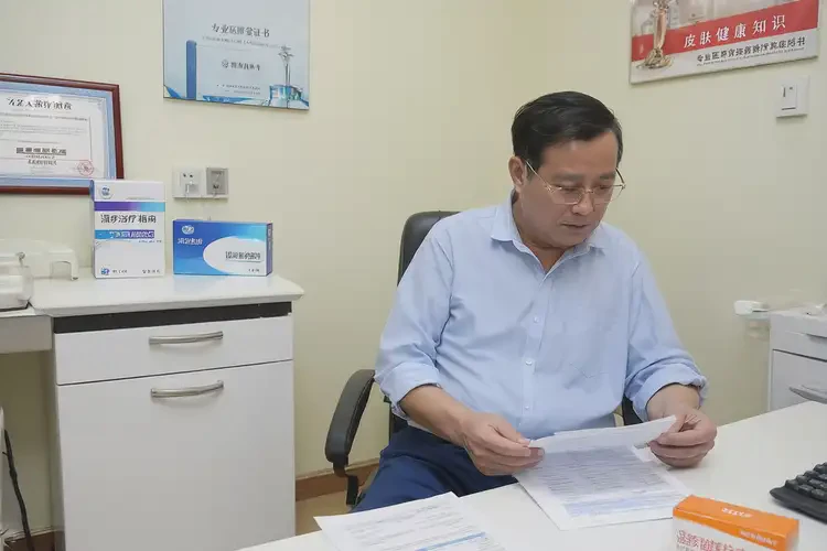 男人手上出濕疹能徹底自愈嗎(圖1)