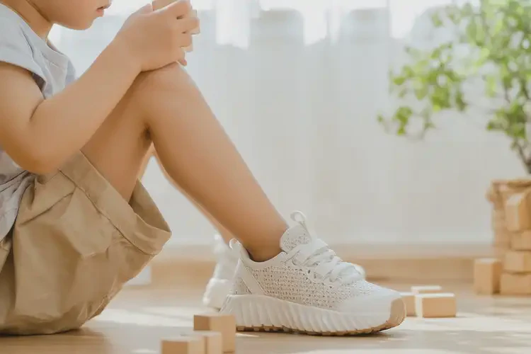 小學(xué)生腳上容易起濕疹不管它會自己好嗎(圖1)