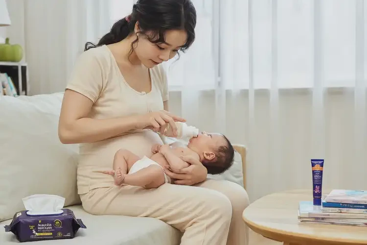 哺乳期媽媽脖子上經(jīng)常起濕疹不管它會(huì)自己痊愈嗎(圖2)