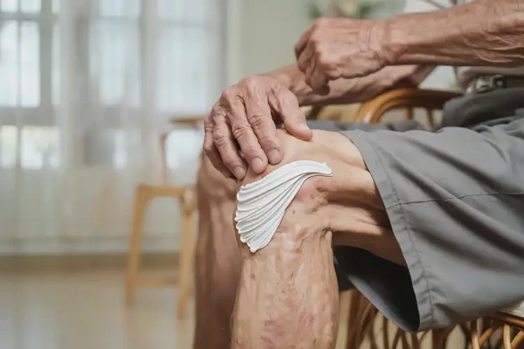 高齡老人大腿有濕疹能夠徹底治愈嗎(圖2)