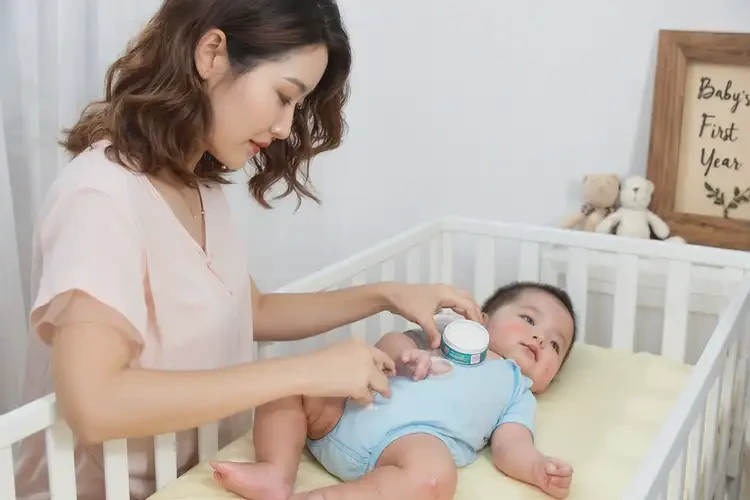 嬰兒四肢經(jīng)常起濕疹不管它會自己痊愈嗎(圖3)