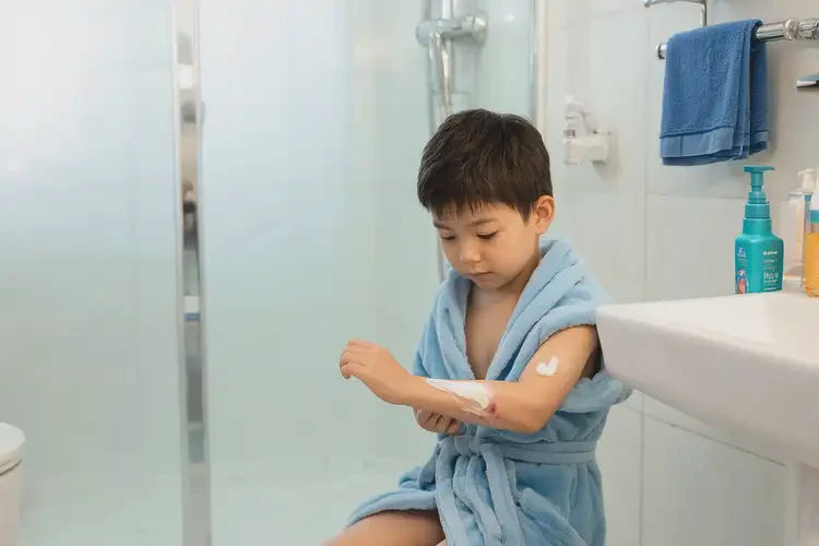 孩子手臂上出濕疹不管它會(huì)自己自愈嗎(圖2)