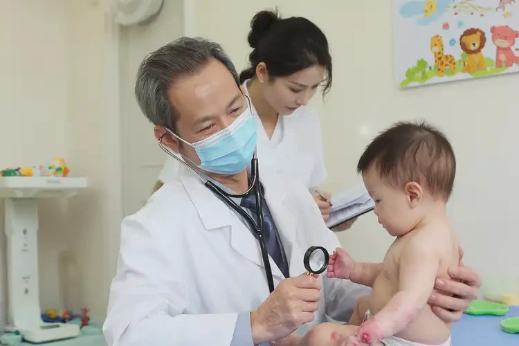 嬰兒手上偶爾起濕疹不管它會(huì)自己自愈嗎(圖1)