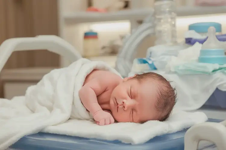 新生兒身上出濕疹不管它會自己痊愈嗎(圖1)