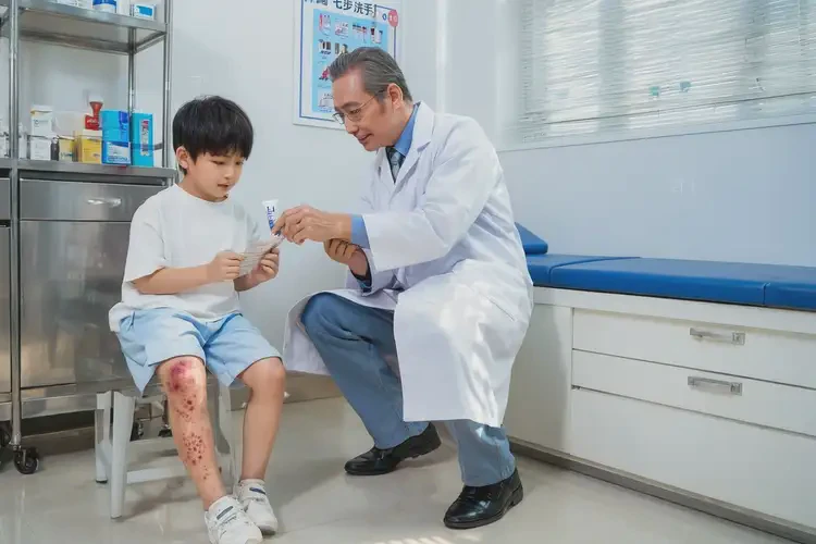 小學(xué)生腳上容易起濕疹不管它會自己好嗎(圖2)