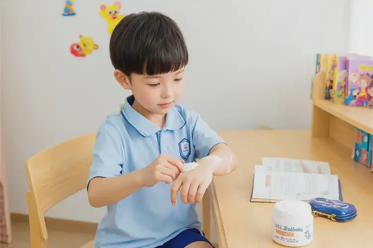 小學(xué)生大腿偶爾長濕疹不管它會自己痊愈嗎(圖1)