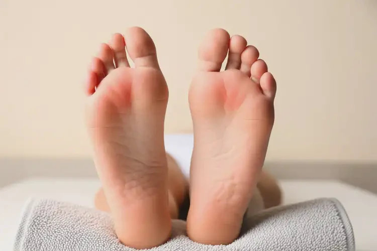 青少年腳上起濕疹不管它會(huì)自己自愈嗎(圖4)