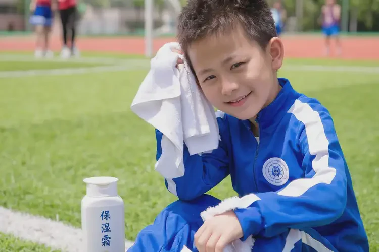 小學(xué)生大腿上容易起濕疹能不能徹底自愈(圖1)